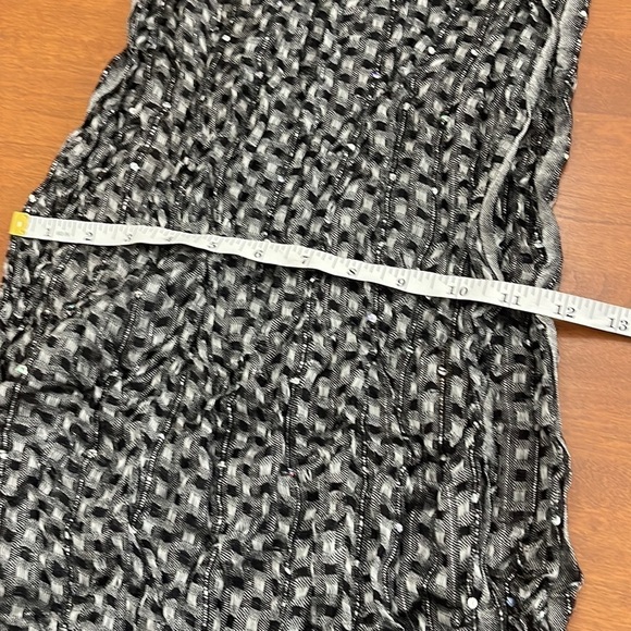 Black and white sequin fringe rectangle scarf - Picture 4 of 5